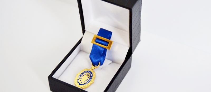 medalla-azul medalla-azul